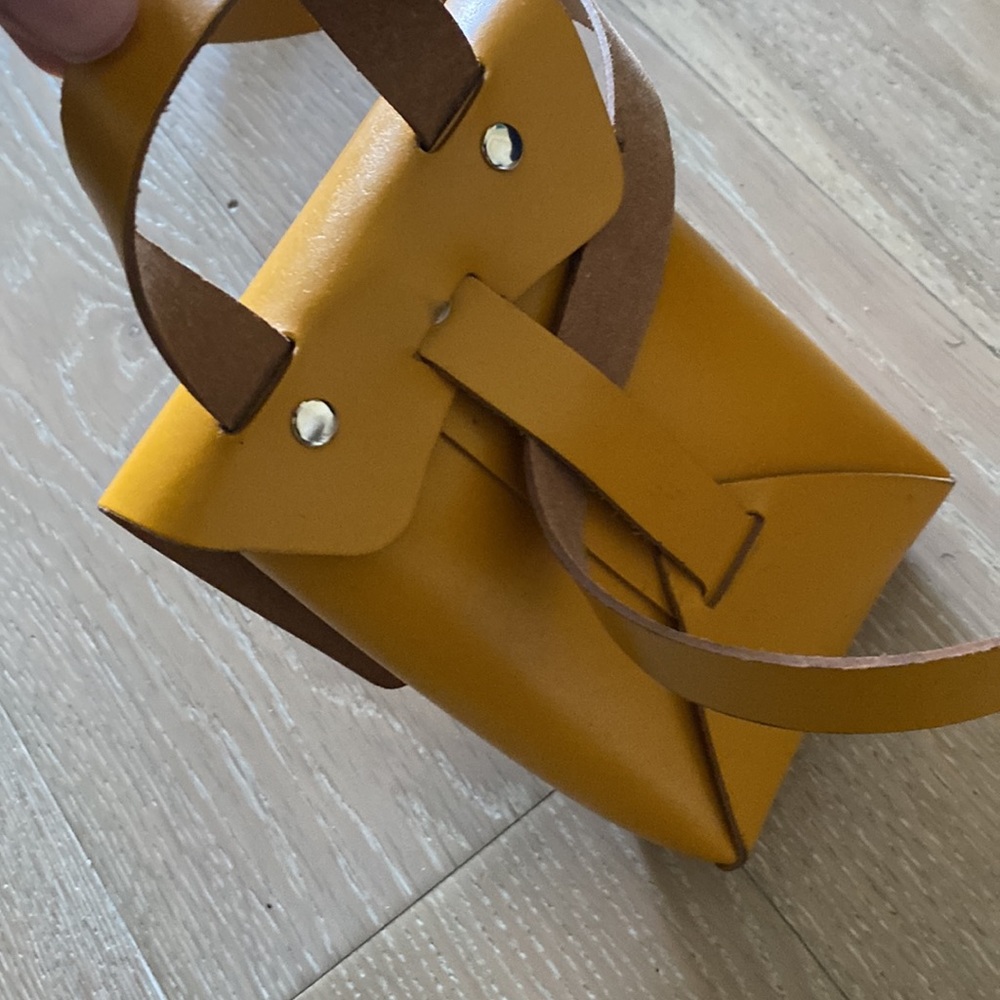 Facha Argentina yellow leather waist Belt Bag - Picture 4 of 8